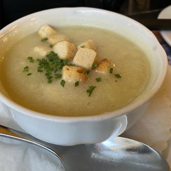 Swiss Chuchi - Hausgemachte Spargelsuppe Home-made asparagus soup - Fondue Near Me - Zürich, ZH Swiss Chuchi - Hausgemachte Spargelsuppe Home-made asparagus soup - Fondue Near Me - Zürich, ZH