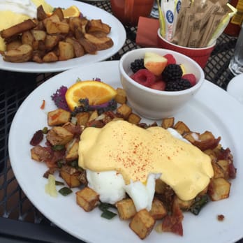 McKay Cottage Restaurant - Cascade Hash and behind Mt Bachelor Omelette - American Near Me - Bend, Oregon