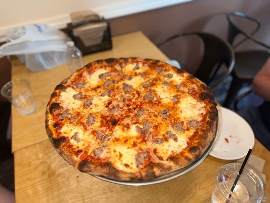 Zee's Pizzeria by null