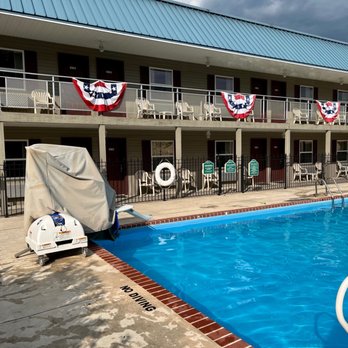 Sherwood Motel - More of the pool - Hotels Near Me - Wellsboro, Pennsylvania