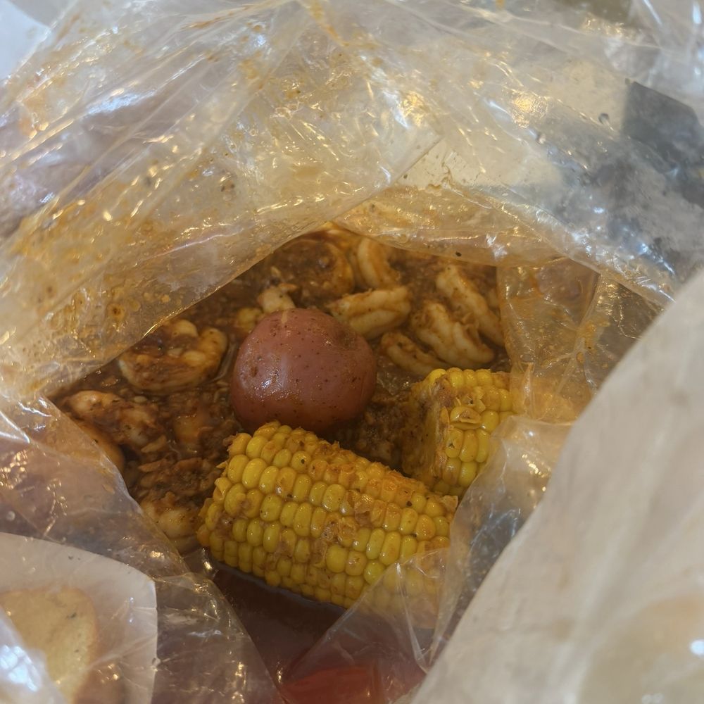 Bag O' Crab - Bag of shrimp, potatoes, corn and sausage. - Seafood Near Me - Montebello, California