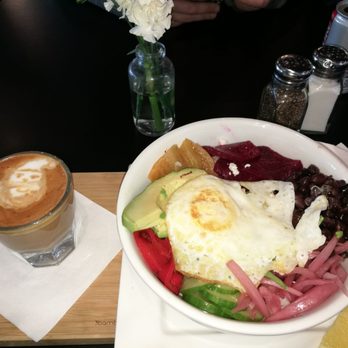 Colleen's Cafe - Cortado with Santa on top, Christmas spirit, and pro bowl - Bakeries Near Me - Saint Louis, Missouri