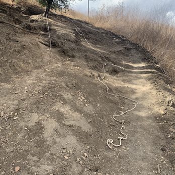 Calabasas Hidden Stairs - Rope for the steep trail - Hiking Near Me Calabasas Hidden Stairs - Rope for the steep trail - Hiking Near Me