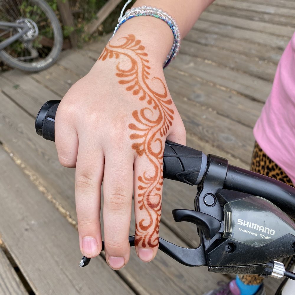 Lady Glitter - Henna - Henna Artists Near Me - Los Angeles, California Lady Glitter - Henna - Henna Artists Near Me - Los Angeles, California