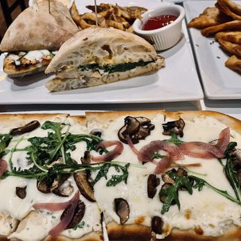 Metropolis - Mushroom Flatbread and Grilled Chicken Sandwich - New American Near Me - Hoboken, New Jersey