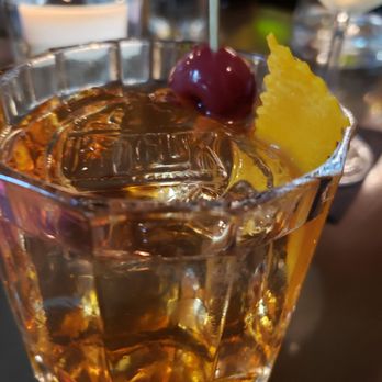 L' Fleur Bar - Cocktail Bars Near Me - Prague, Puerto Rico
