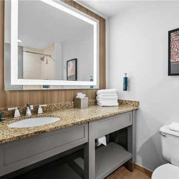 DoubleTree Suites by Hilton Hotel Raleigh - Durham - Guest room bath - Hotels Near Me - Durham, North Carolina DoubleTree Suites by Hilton Hotel Raleigh - Durham - Guest room bath - Hotels Near Me - Durham, North Carolina