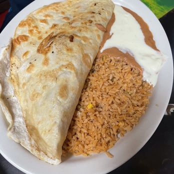 El Dos Mexican Restaurant - Chicken quesadillas.... Amazing!! - Mexican Near Me - Hays, Kansas