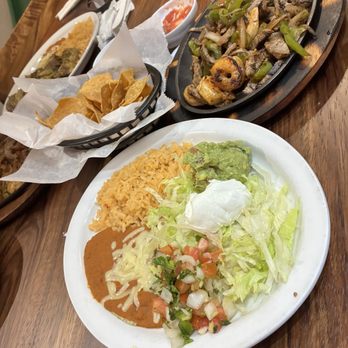 Fuego y Salsa - Fajitas - Mexican Near Me - Fredericksburg, Virginia Fuego y Salsa - Fajitas - Mexican Near Me - Fredericksburg, Virginia