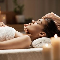 Zeitaku Massage Spa - Facial
