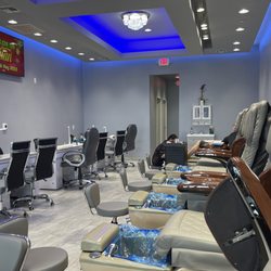 B-Luxury Nails