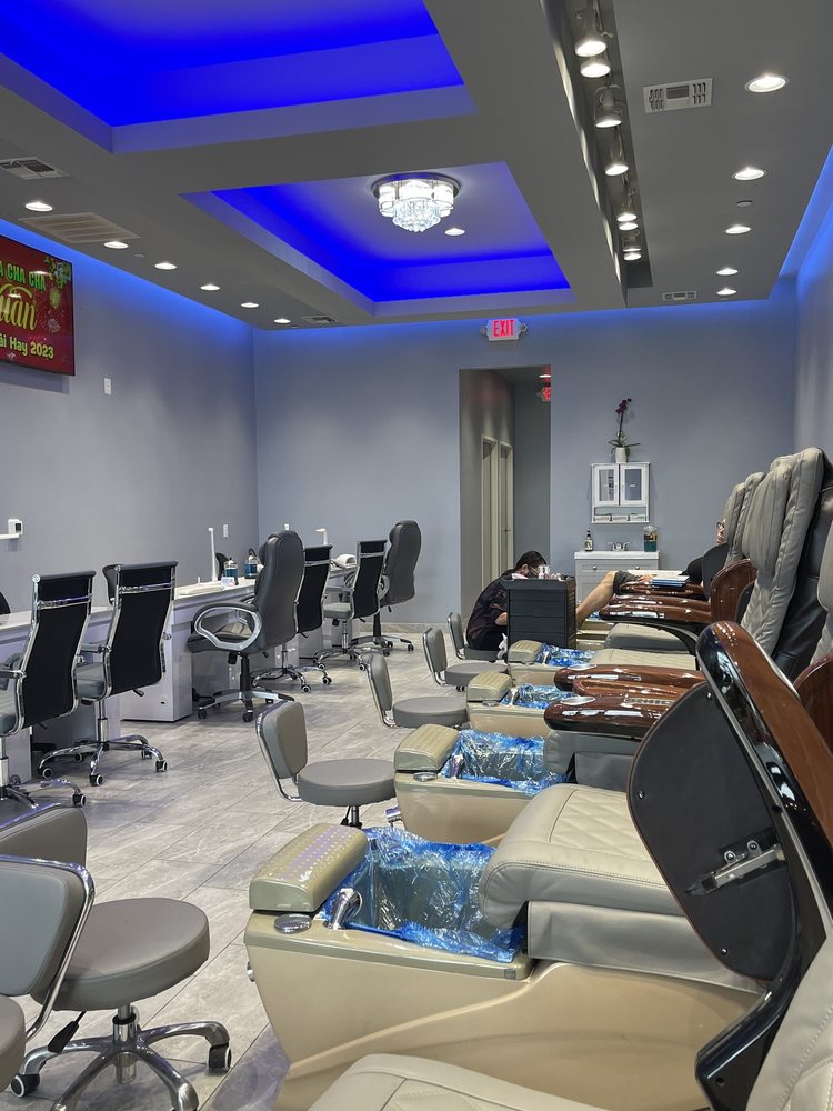 BLUXURY NAILS Updated August 2024 15 Photos & 19 Reviews 20350 N