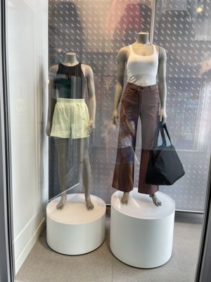 lululemon by null