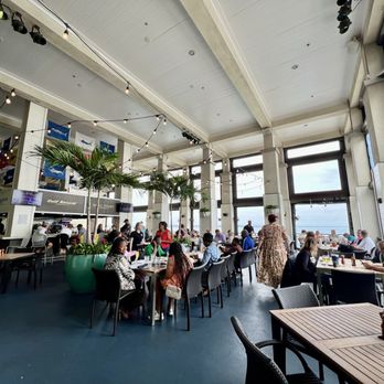 The Grand Marlin - Patio with enclosure during inclement weather - Seafood Near Me - Gulf Breeze, Florida