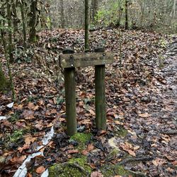 Red River Gorgeous - Trail marker