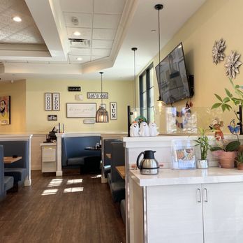 Broken Yolk Cafe - Entrance Booths - Breakfast & Brunch Near Me - Rancho Cucamonga, California Broken Yolk Cafe - Entrance Booths - Breakfast & Brunch Near Me - Rancho Cucamonga, California