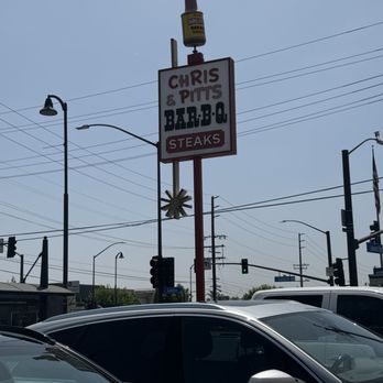 Chris' & Pitt's - Large bbq sauce bottle sign out front - Barbeque Near Me - Downey, California