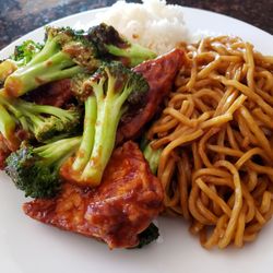 Evergreen - Tofu with broccoli. Yum!