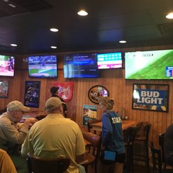 Wings Etc - Bar area