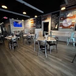 Amelia's - Inside.