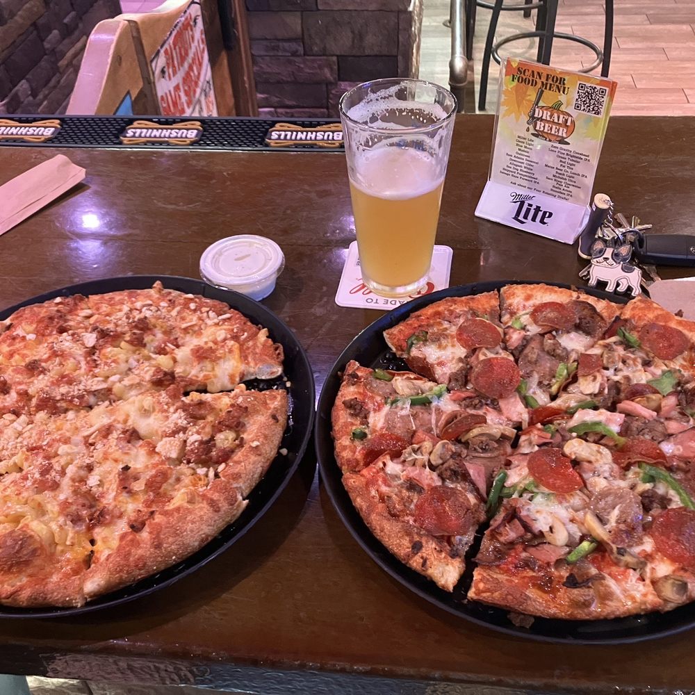 Mac and cheese pizza, Zeus pizza Mac and cheese pizza, Zeus pizza