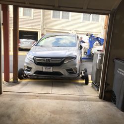 Performance Towing - Notice the close proximity of the townhouses facing my garage. Sean got the job done without scratching my Odyssey.