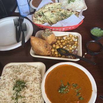 Chaat Kafe - Rice, butter chicken, Garlic Naan - Indian Near Me - Sacramento, California