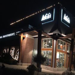 REI - Exterior