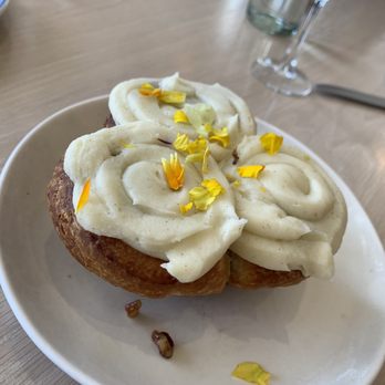 Bottiglia - Coffee Caramel Pecan Sticky Bun - it was ok. Definitely  on the sweet side - Italian Near Me - Henderson, Nevada