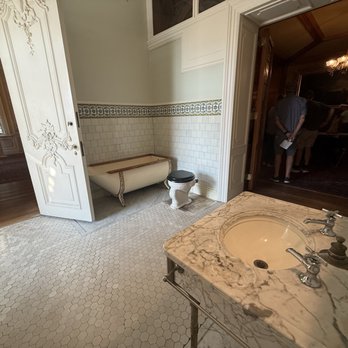 The Captain Frederick Pabst Mansion - Museums Near Me - Milwaukee, Wisconsin