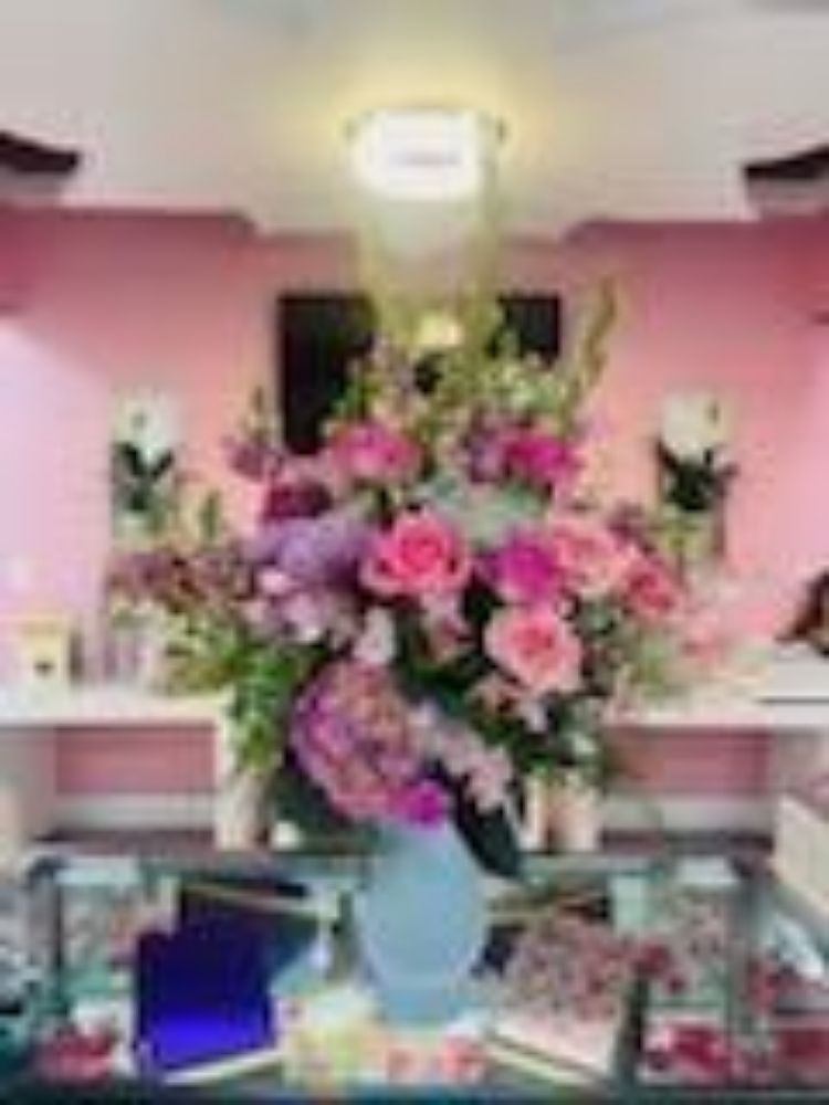 ROYALTY ARRANGEMENTS Request Information 12 Photos 723 Main St