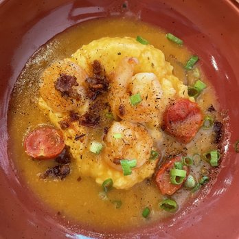 Palette 22 - Bottomless Brunch Shrimp  Grits - Bars Near Me - Arlington, Virginia