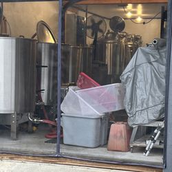Cigar Brothers Brewing - Watching them brew. Walked in the door and you could smell and feel the new batch brewing