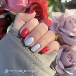 Jersey Glam Nails - Almond shape nails with chrome