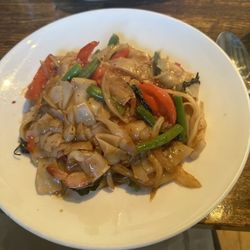 Thai On Canyon - Drunken noodles with shrimp