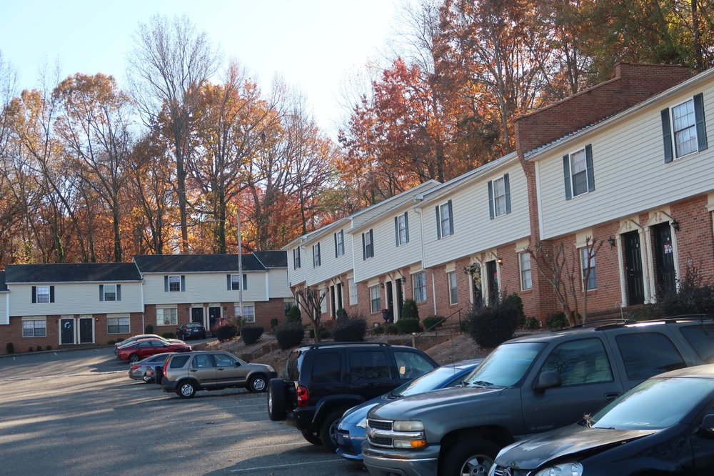 CARRIAGE HOUSE APARTMENT HOMES 22 Photos 1220 Carriage House Ln