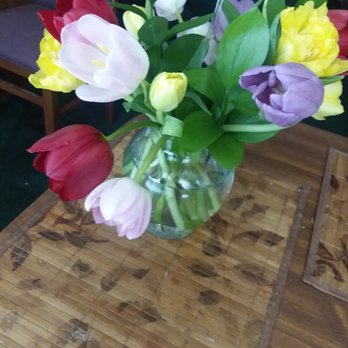 Humphreys Flowers - Wilted flowers. Slouch arranging and no pretty covering to vase - Florists Near Me - Chattanooga, Tennessee Humphreys Flowers - Wilted flowers. Slouch arranging and no pretty covering to vase - Florists Near Me - Chattanooga, Tennessee