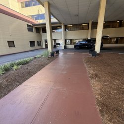 Dr. Black's Eye Associates - Walkway into building from rear parking lot
