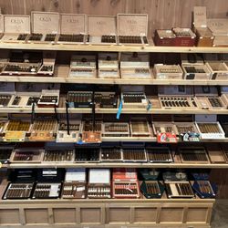 Cristo Smoke Shop
