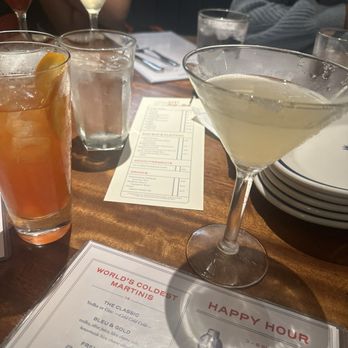 Hudson House - Strawberry Spritz and Stonefruit Martini - Seafood Near Me - Irving, Texas Hudson House - Strawberry Spritz and Stonefruit Martini - Seafood Near Me - Irving, Texas