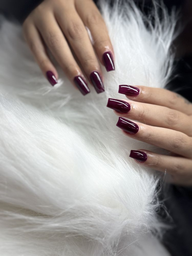 DT Nails  Logo