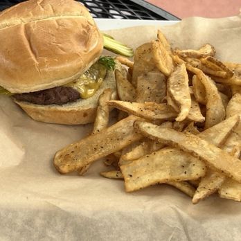 The Suburban - Cheese burger - American Near Me - Leavenworth, Kansas