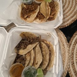 Garcias Tacos - 3 al pastor y 4 asada