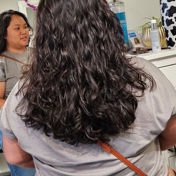 A Perfect Hue Salon - I have thick hair and Jenny helped me lose some of the heaviness with layers and thinning it out. - Hair Stylists Near Me - Las Vegas, Nevada