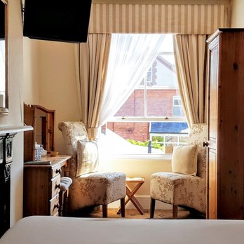 Chester Brooklands Bed and Breakfast - Standard Ensuite Room - Bed & Breakfast Near Me - Chester, CHW Chester Brooklands Bed and Breakfast - Standard Ensuite Room - Bed & Breakfast Near Me - Chester, CHW