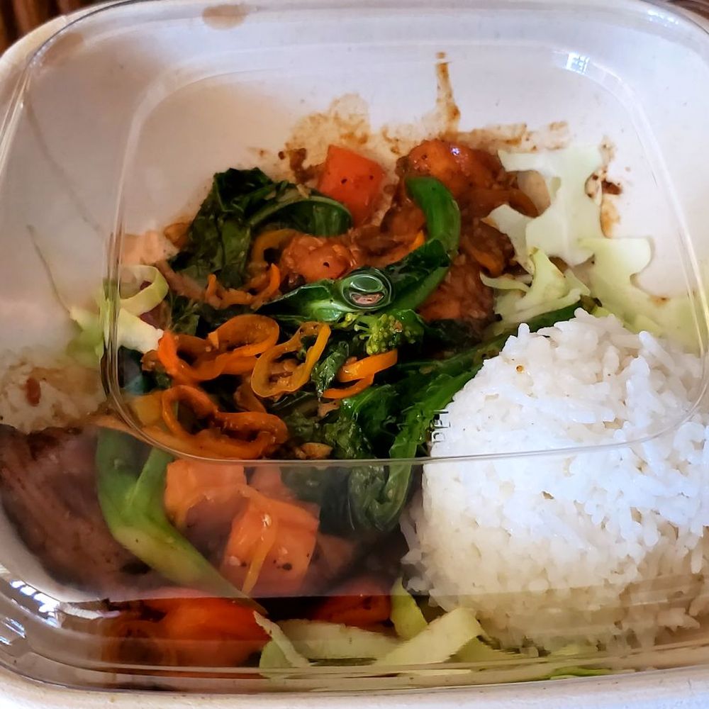 Thai Mee Up - Grilled Salmon with rice and vegetables - Food Trucks Near Me - Kihei, Hawaii Thai Mee Up - Grilled Salmon with rice and vegetables - Food Trucks Near Me - Kihei, Hawaii