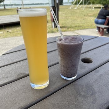 Oozlefinch Beers & Blending - Hefeweizen and grape Fro Beer - Breweries Near Me - Fort Monroe, Virginia