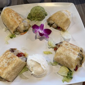 Lalo's Mariscos - Cheese quesadillas with veggies! - Seafood Near Me - Inglewood, California Lalo's Mariscos - Cheese quesadillas with veggies! - Seafood Near Me - Inglewood, California