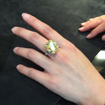 Harry Winston - Jewelry Near Me - Beverly Hills, California