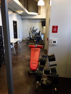 Photo de Snap Fitness 24-7 - Daly City, CA, États-Unis. Recumbent bikes, ellipticals, water fountains, day use lockers and ab-bench.